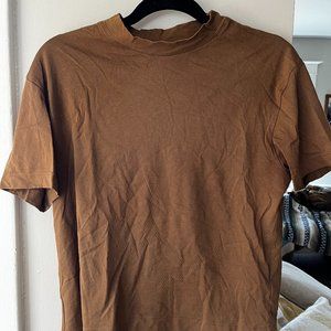 Everlane 100% cotton mock-neck tee